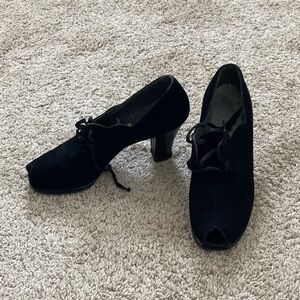 Bettie page style vintage 1940 shoes, pin up shoes, vintage heels